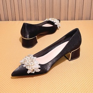 珍珠高跟鞋女中跟2025年秋冬新款粗跟女鞋子绸缎气质尖头浅口单鞋