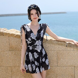 连体裙式 2025新款 泳衣女保守遮肚显瘦温泉游泳衣 钢托款 高级感时尚