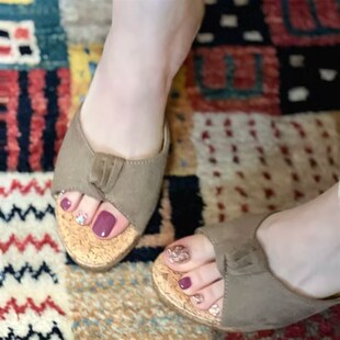 2025年夏季新款中跟坡跟鱼嘴凉拖鞋女防水台厚底花朵中古早风女鞋