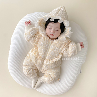 婴儿羽绒服连体衣女宝宝超萌满月公主哈衣百天冬季保暖抱衣外出服