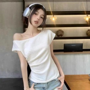 t恤漏肩锁骨上衣 套装 肌理感褶皱短袖 女夏季 牛仔半身裙两件套 法式