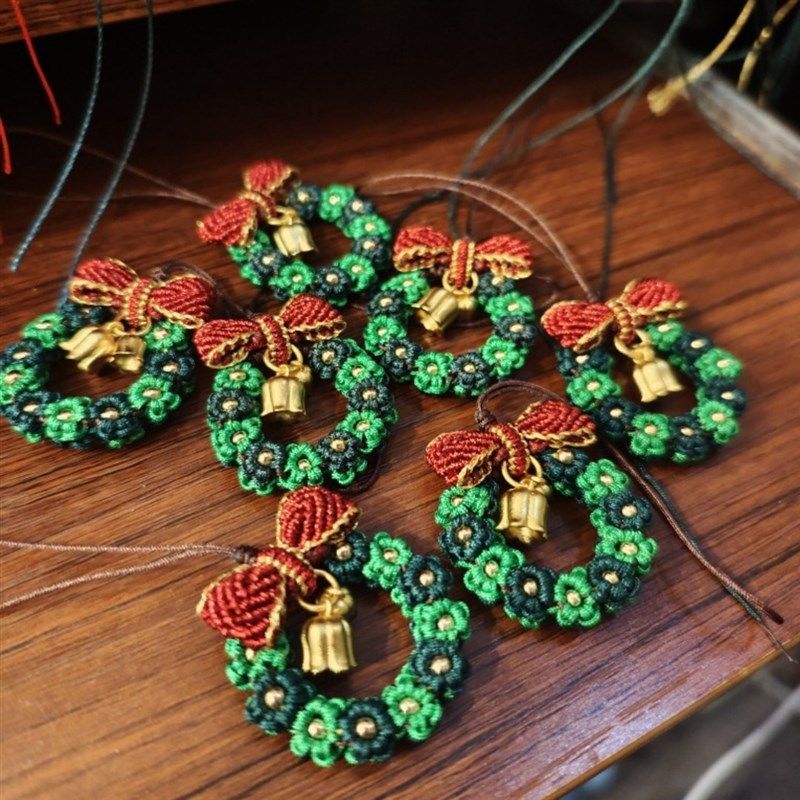圣诞节礼物铃兰圣诞花环编绳成品手工手机车挂件项链钥匙扣蝴蝶结