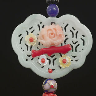 三井（珠宝）红珊瑚翡翠挂件 略有不同