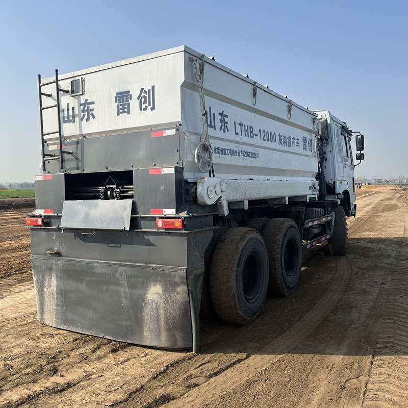 牵引式灰料撒布车 石灰粉料撒灰车 雷亿机械摊铺车,机械设备,压缩机,淘宝优惠券,粉丝福利购,淘宝优惠卷