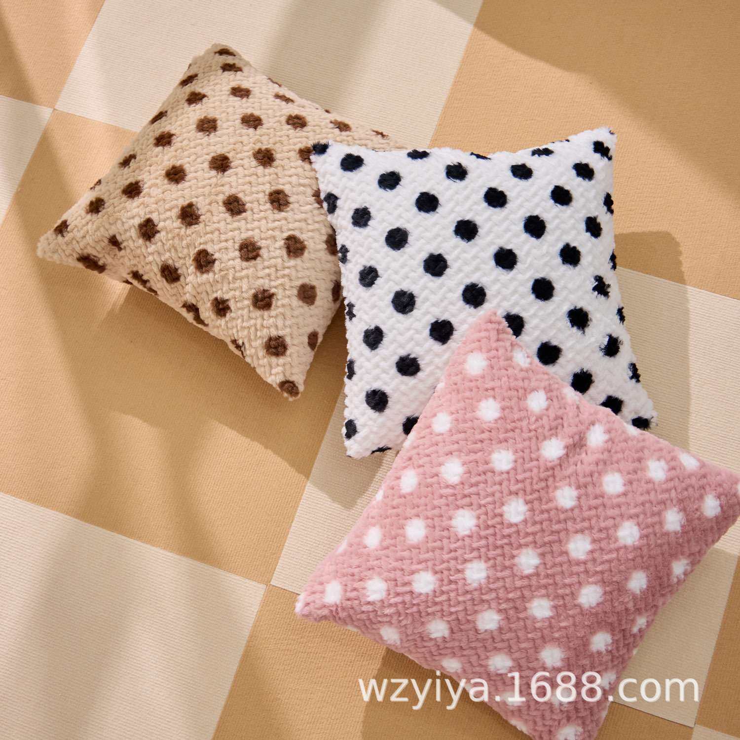 波点抱枕简约现代ins风靠枕客厅沙发床上家居装饰办公室午休靠枕