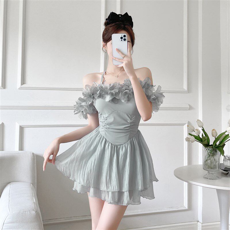 网红泳衣新款夏季海边度假游泳衣女款连体泳衣显瘦遮肉保守连体衣