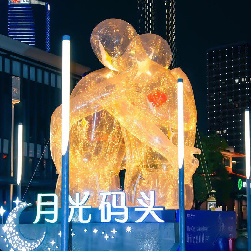 充气卡通气模定制热气球气膜门头发光花朵闭气云朵IP毛绒公仔人偶