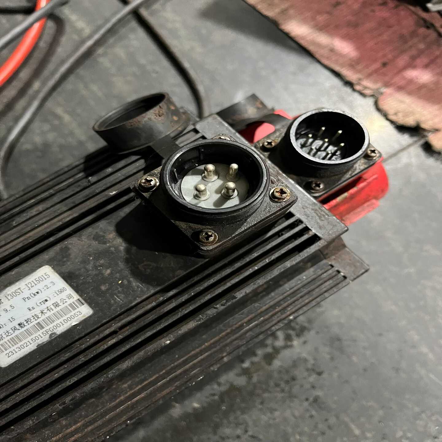 议价拆机达丰伺服电机,型号是130ST-J215015,总线电机