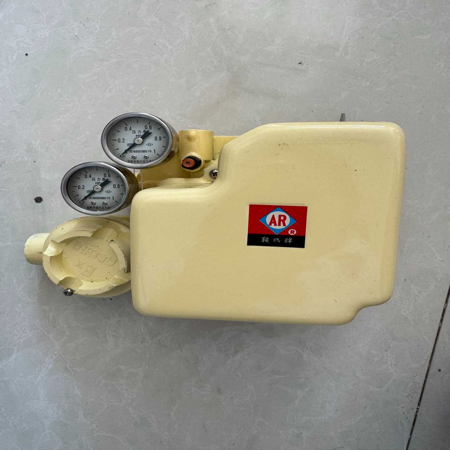 鞍山产EPC-711型电一气阀门定位器，带防爆标志ExdI--议价商品