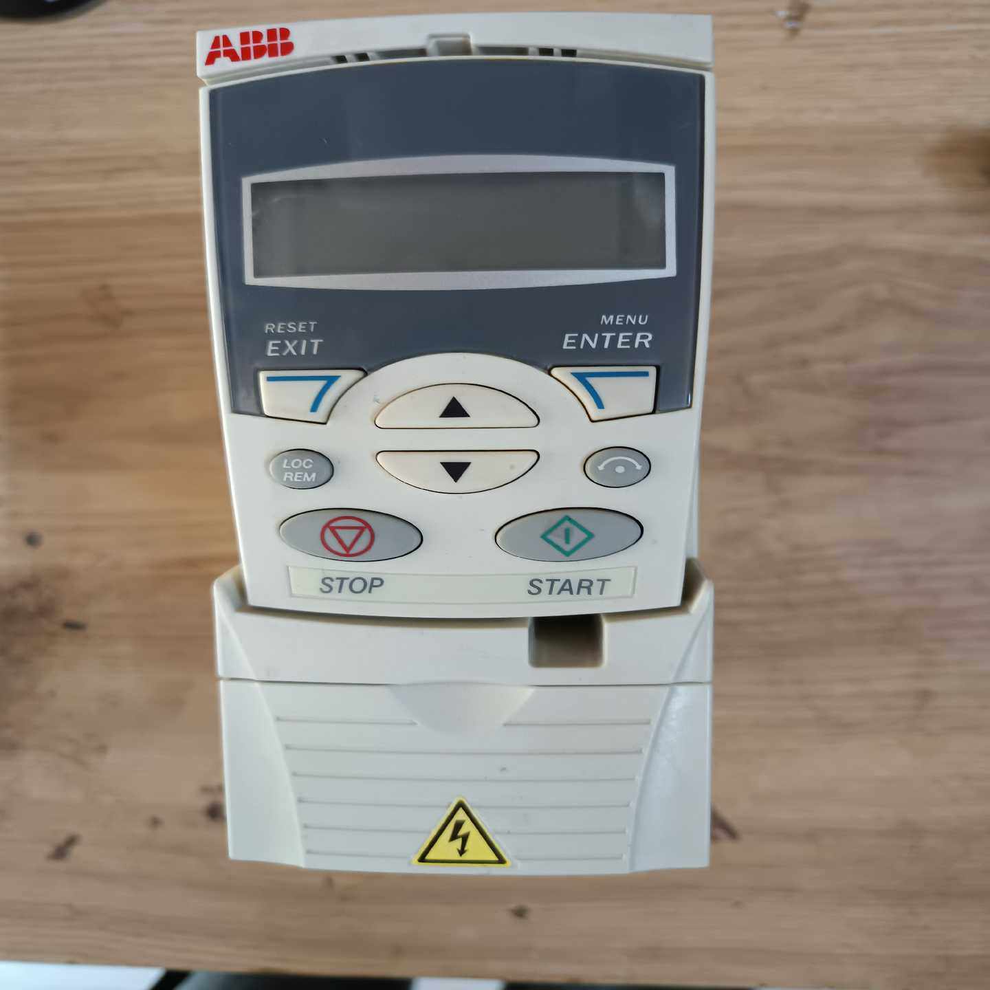 询价~ABB变频器ACS355-03E-03A3-4 1.1kw