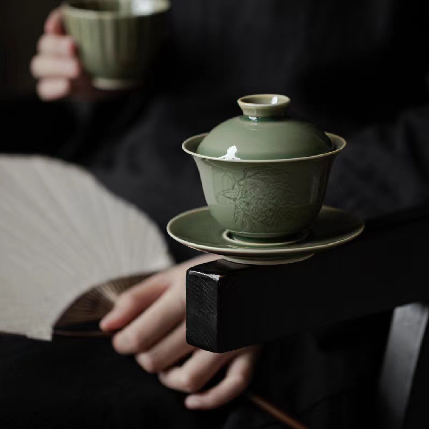 越青折枝盖碗青瓷陶瓷防烫茶碗小盖碗墨绿色釉复古中式茶道