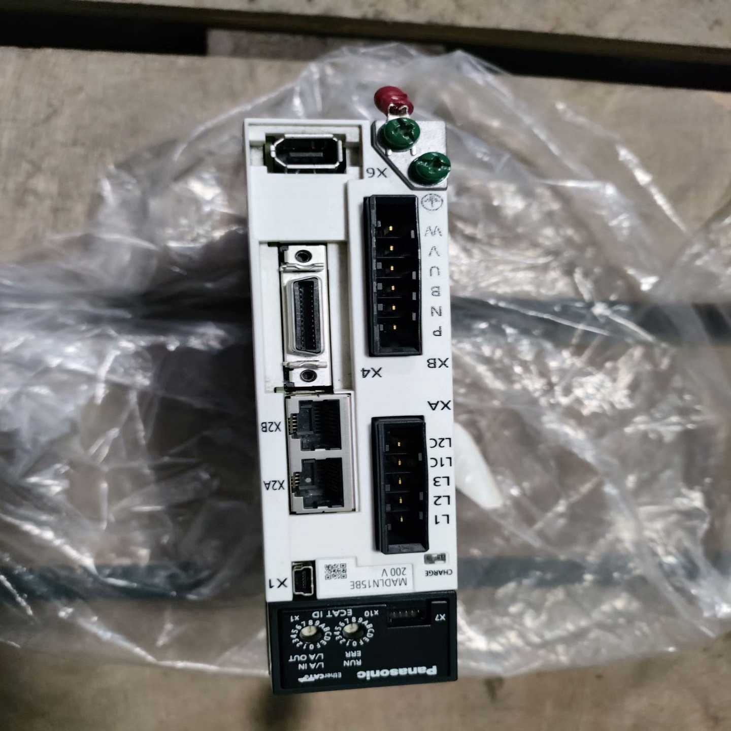 松下伺服驱动器MADLN15BE，200W，成色漂亮，功能测