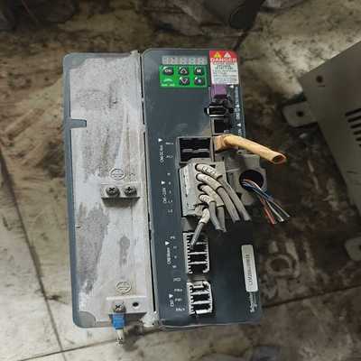 施耐德伺服驱动器LXM28AU30M3X成色壳子破了，拆机功--议价商品