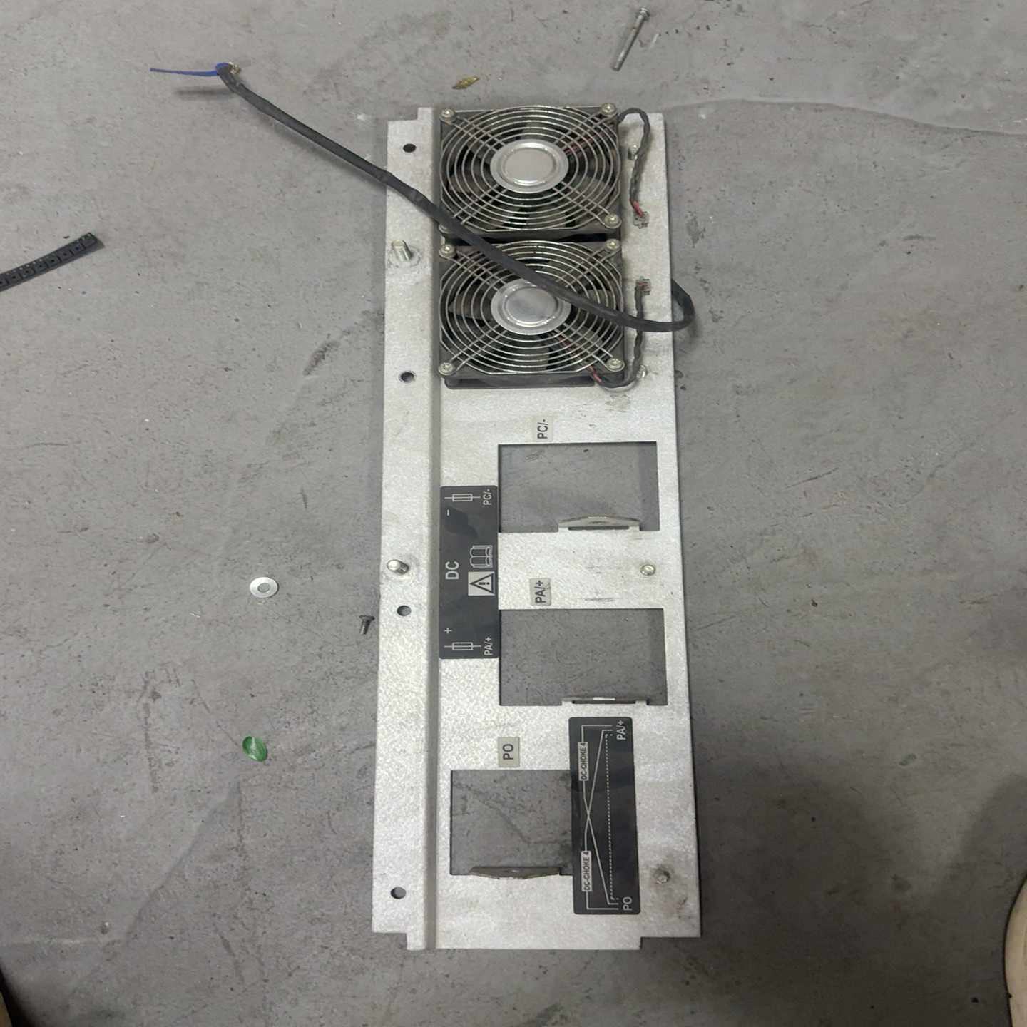 双风扇散热器，拆机品，成色如图，实物拍摄。铝合金外壳，带两个