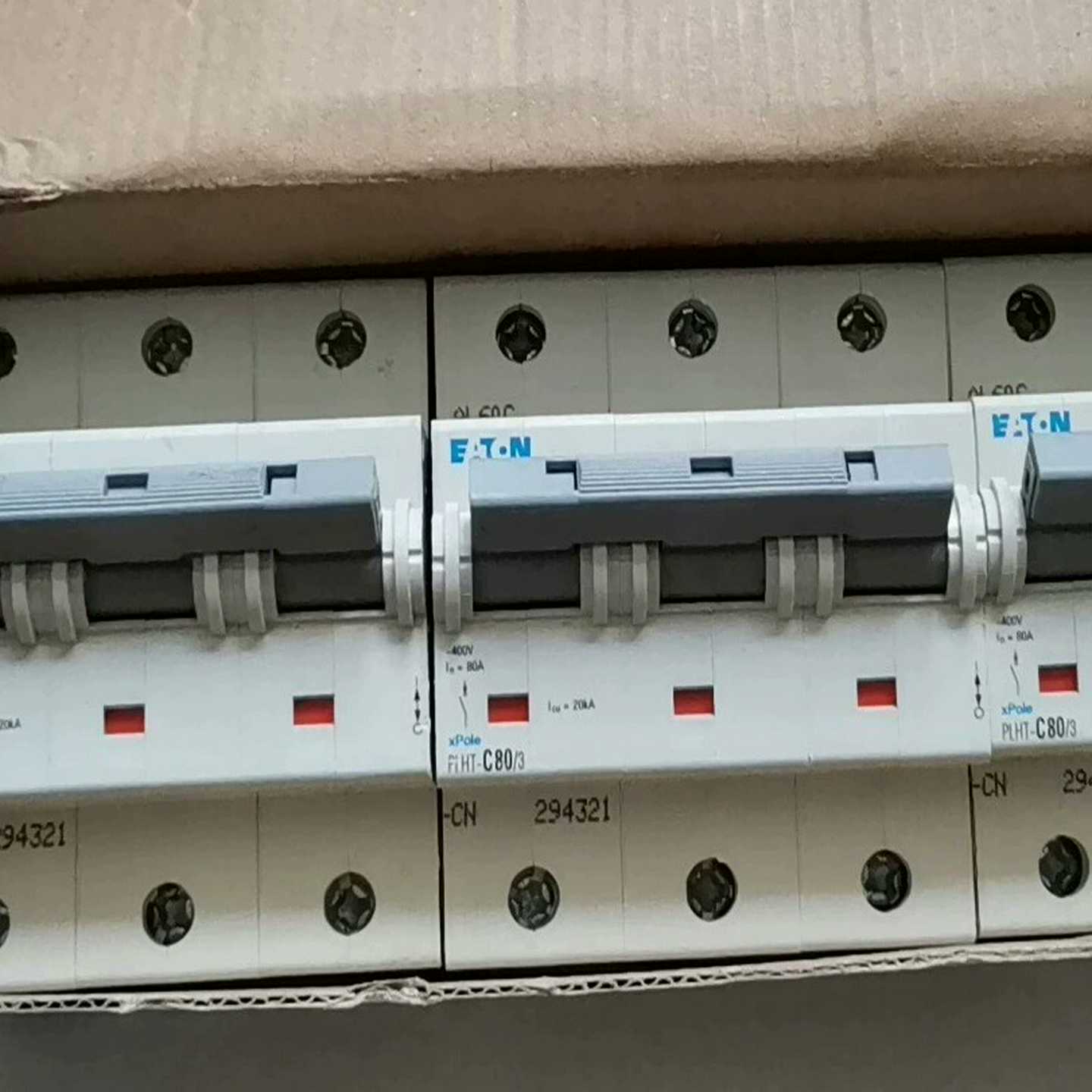 EATON伊顿断路器空气开关PLHT-C80/33P8--议价商品