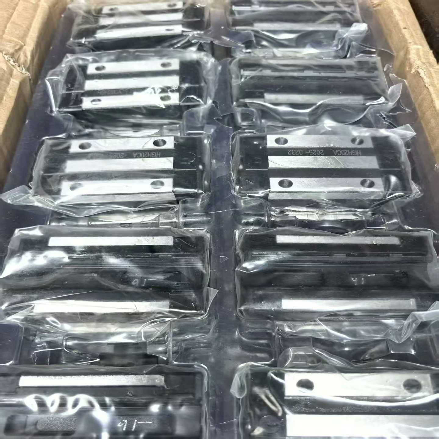 滑块型号HGH20CA和EGH15CA型号各200个