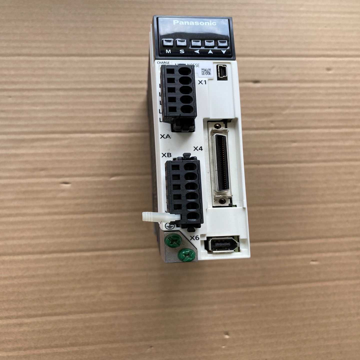 松下驱动器，型号MADLN05SE，功能完好，成色如图，几乎