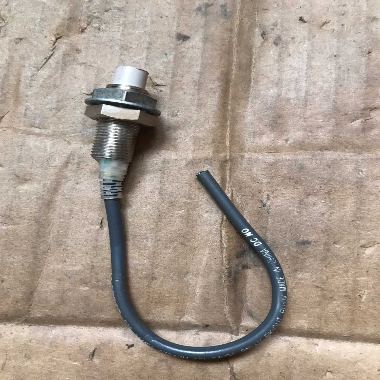 E2E-X5ME1接近开关,的,,成色如图,询价