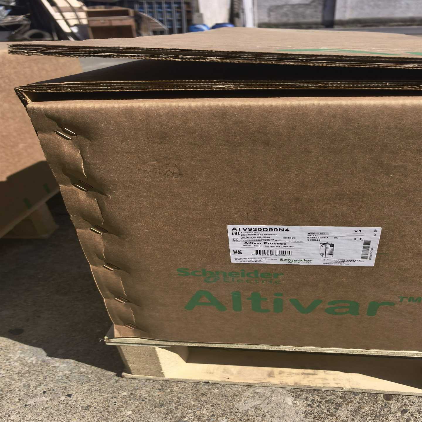 施耐德变频器ATV930D90N4，90KW，三相380-4-议价