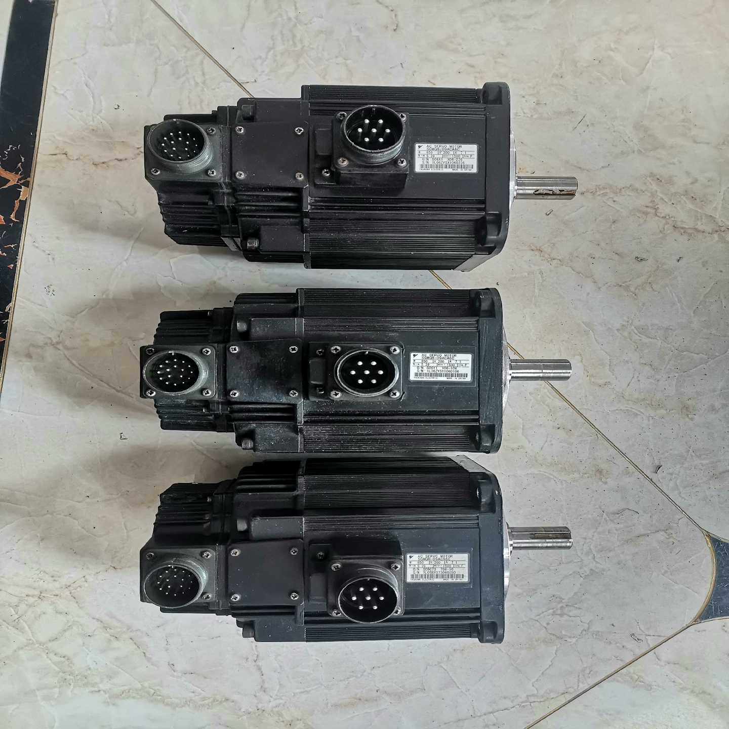 安川SGMGH-09ACA6C带抱阀伺服电机，850w，~询价