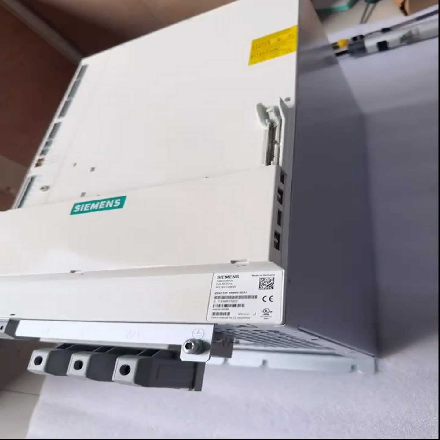 6SN1145-1BB00-0EA1/0FA180kw询价