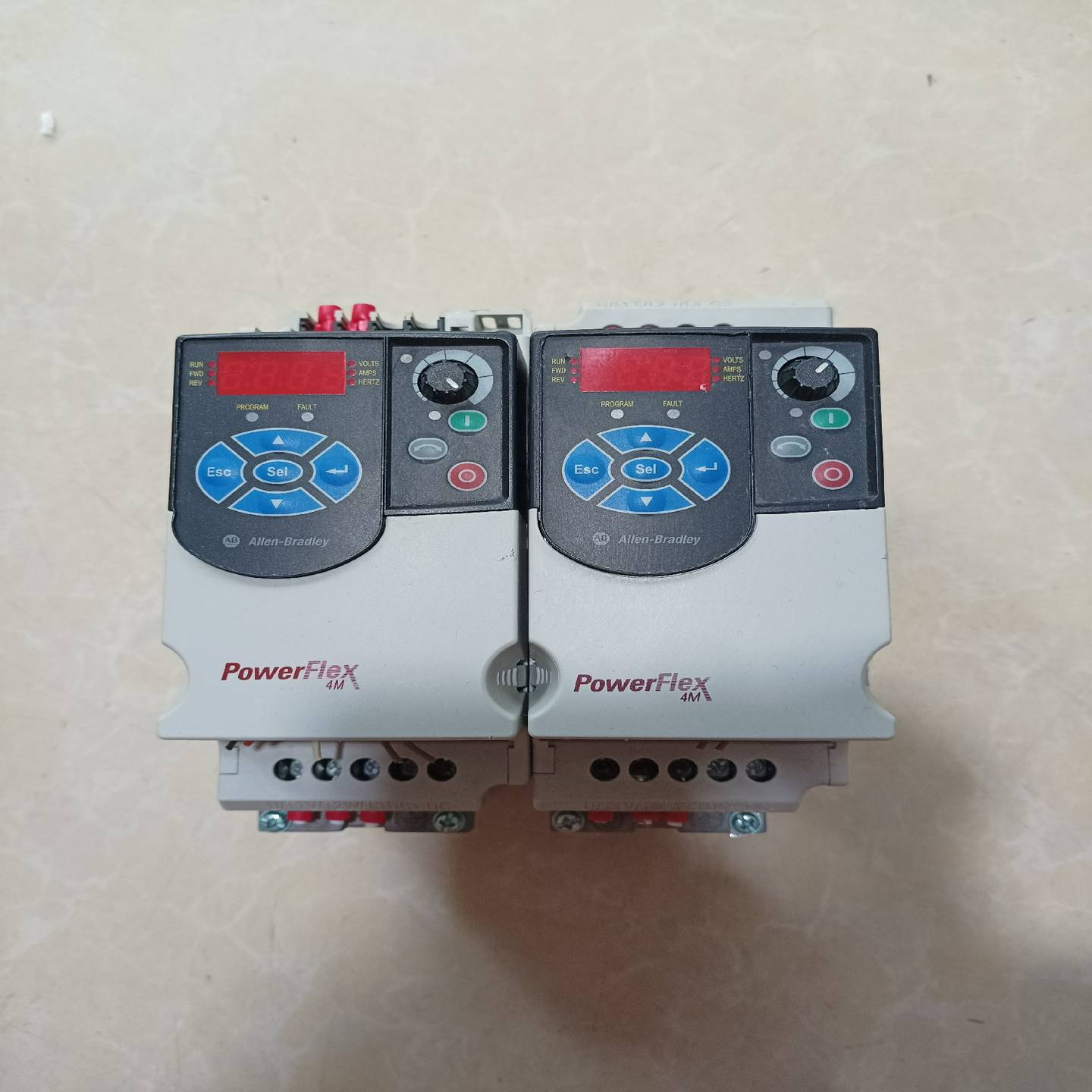 拆机AB变频器22F-A2P5N103，0.4kw成色如图，