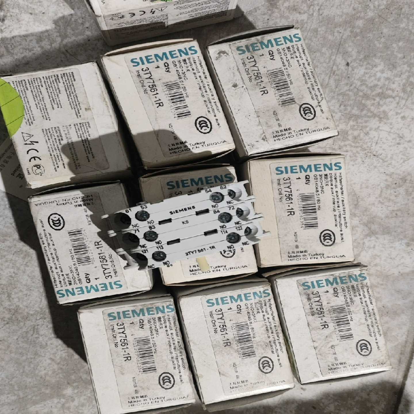 西门子辅助触头组3TY7561-1R，全新原装正品，德国制造--议价商品