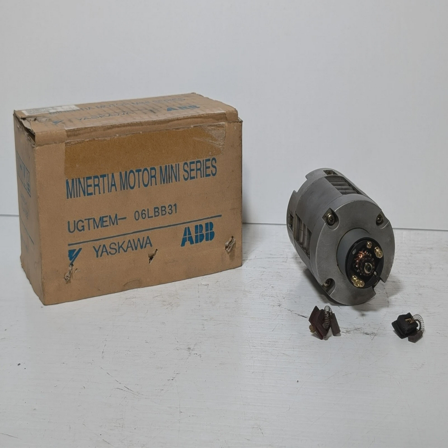 安川ABBUGTMEM-06LBB31Minertia伺服电机迷你系列