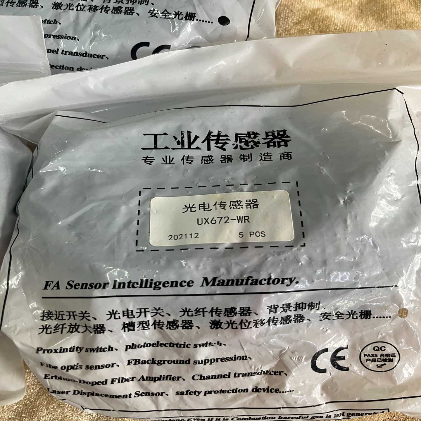 咨询-工业传感器，UX672-WR，6包，每包里面5条，标的一