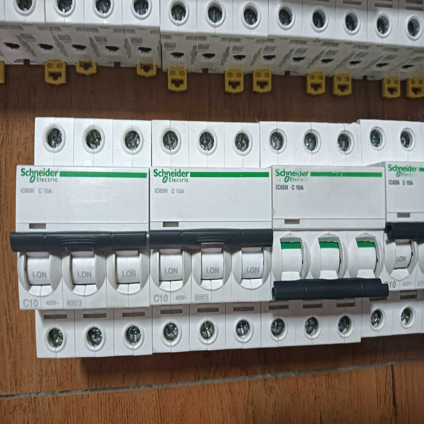 议价施耐德iC65N，3P开关C10A，C16A，380V，功能