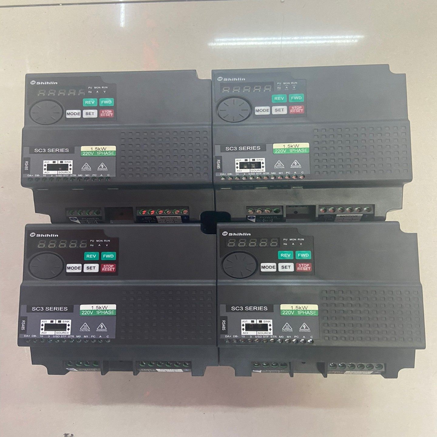 士林变频器SC3-021-1.5K  220V 1.5KW{议价}