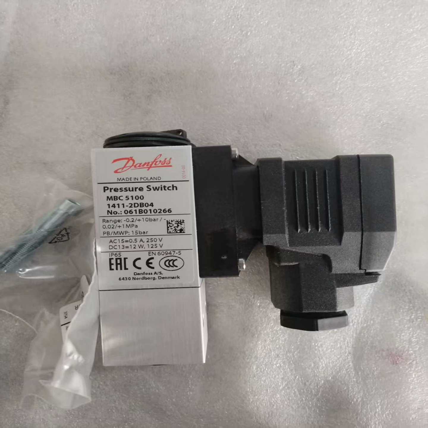 丹佛斯压力开关061B010266全新原厂现货带包装正品--议价商品