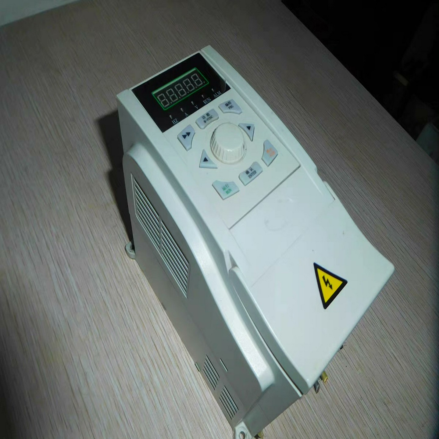 变频器  LNC860-4T0015GB/4T0022P~询价