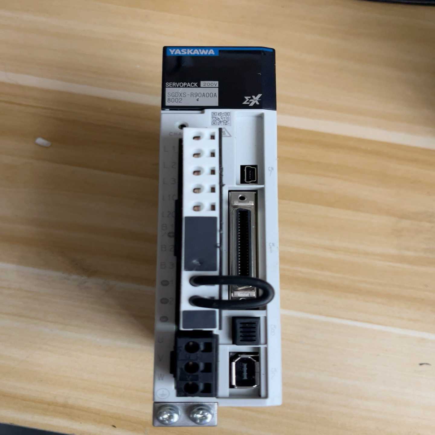 (询价)安川100W伺服驱动器SGDXS-R90A00A8002实物