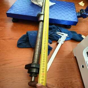 成色很好 实物如图无磨损 2505丝杆长度1200mm 咨询