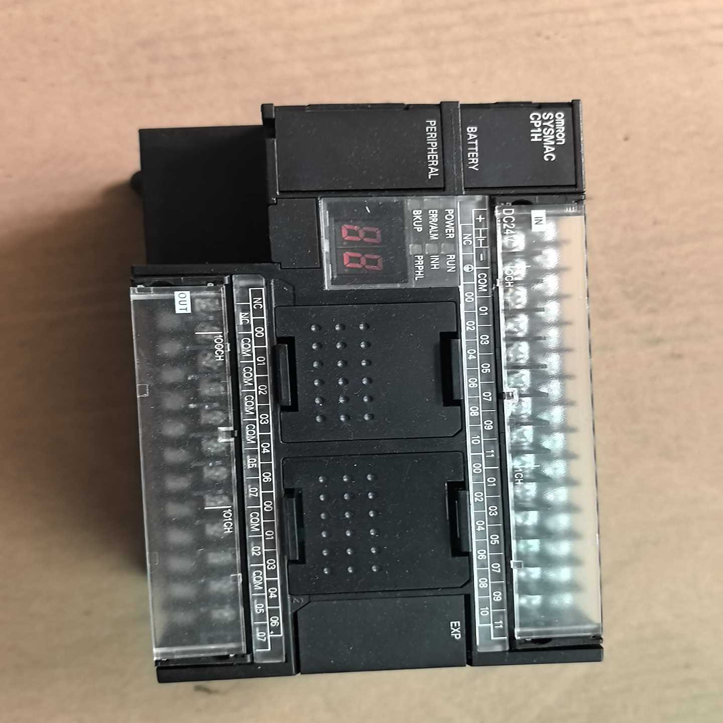 PLCCP1H-X40DT-D一台，成色如图，询价