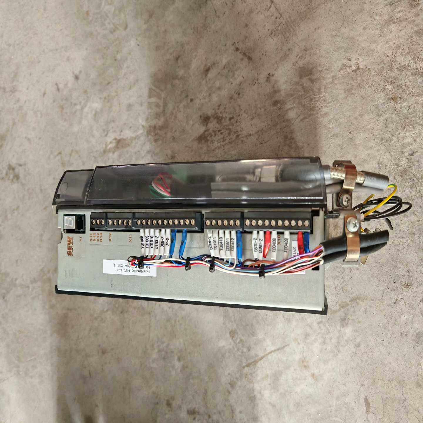 咨询-SEW变频器MDX61B0014-5A3-4-00实物图