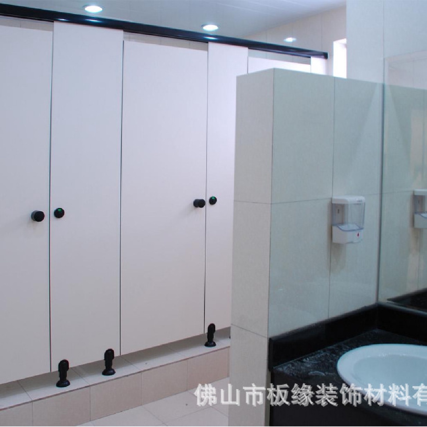 公共卫生间隔断板高密度抗倍特pvc防水淋浴房简易工厂厕所隔墙门