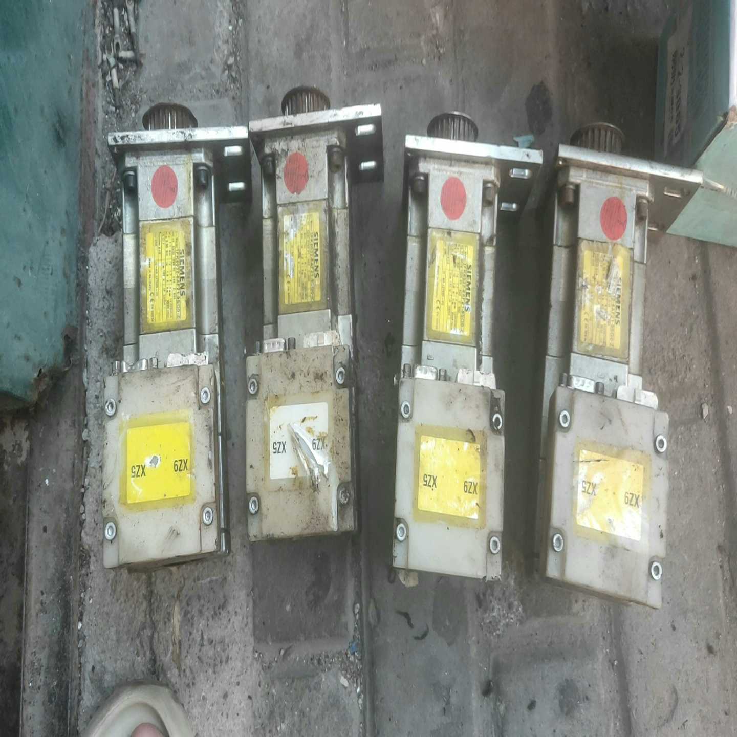 西门子1FK6032-6AF21-9SG0-Z电机，货如图，--议价商品