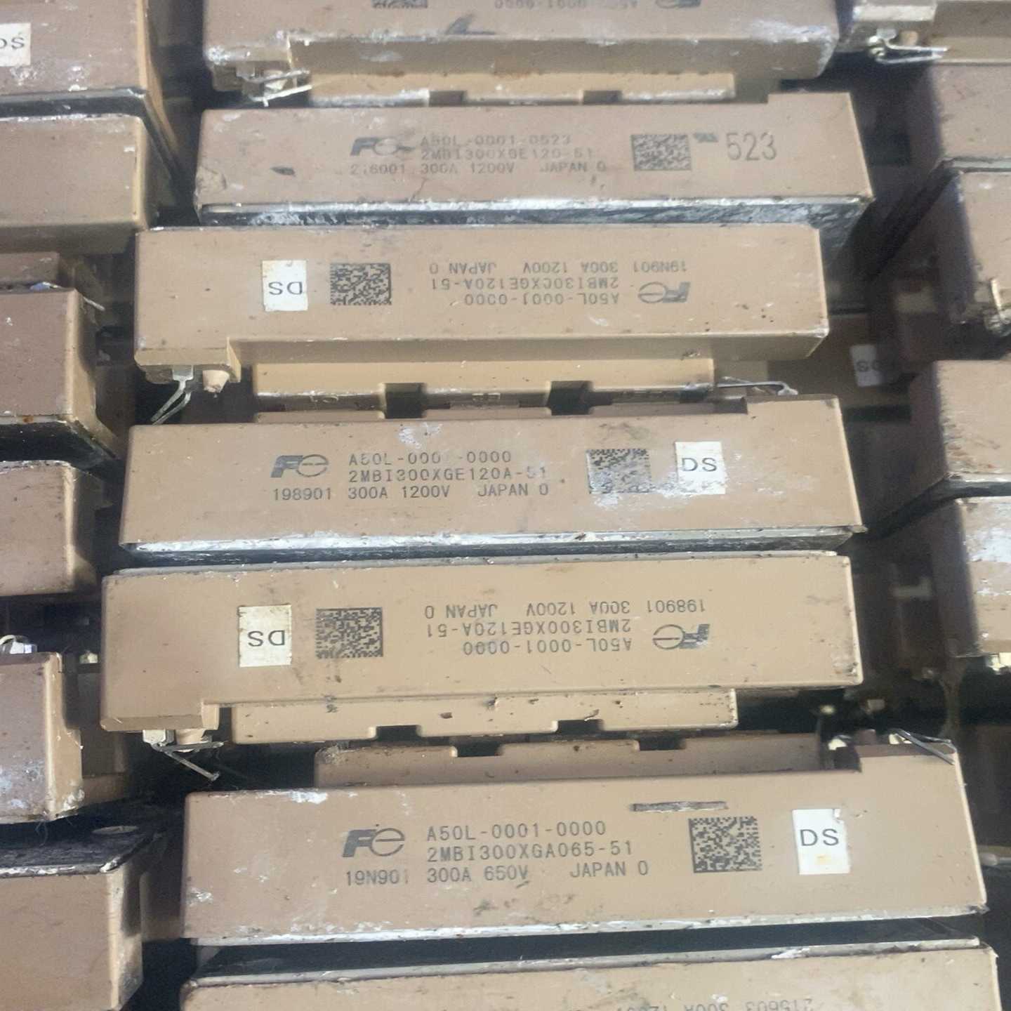 【议价】2MBI300XGE120A-51模块适用