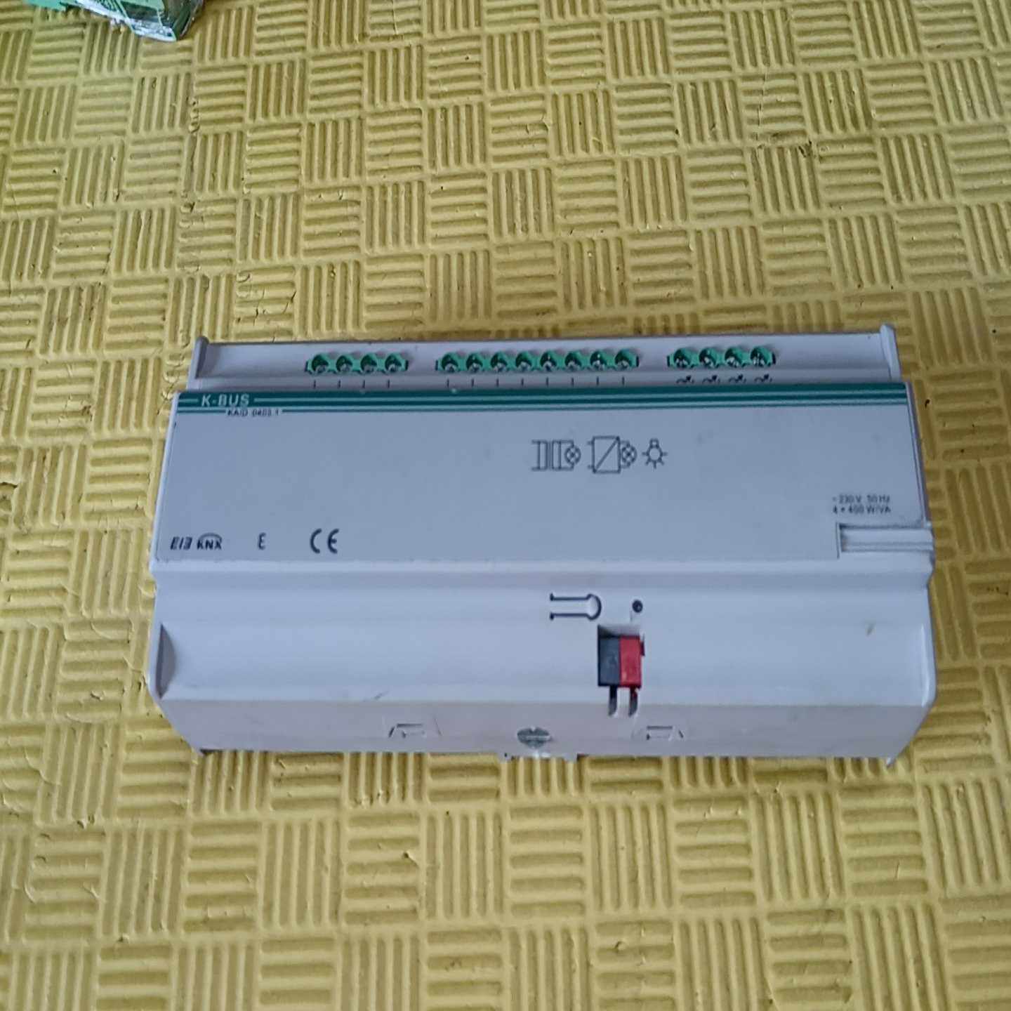 寻..KA/D-04/03.1，4路16A带-230V调光模块，G