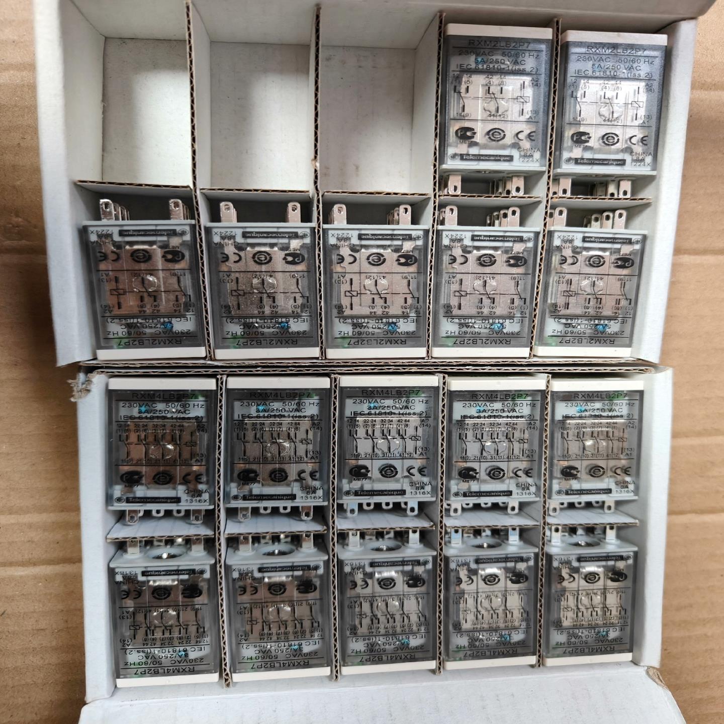 继电器RXM2LB2P7RXM4LB2P7等57个；议价