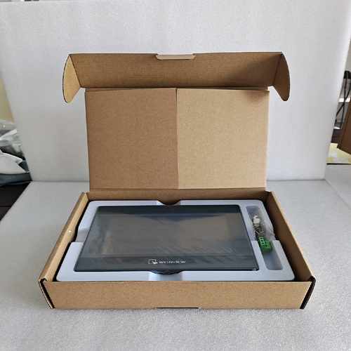 威纶通MT8070IH5WV触摸屏，成色如图，带包装，质量保询价