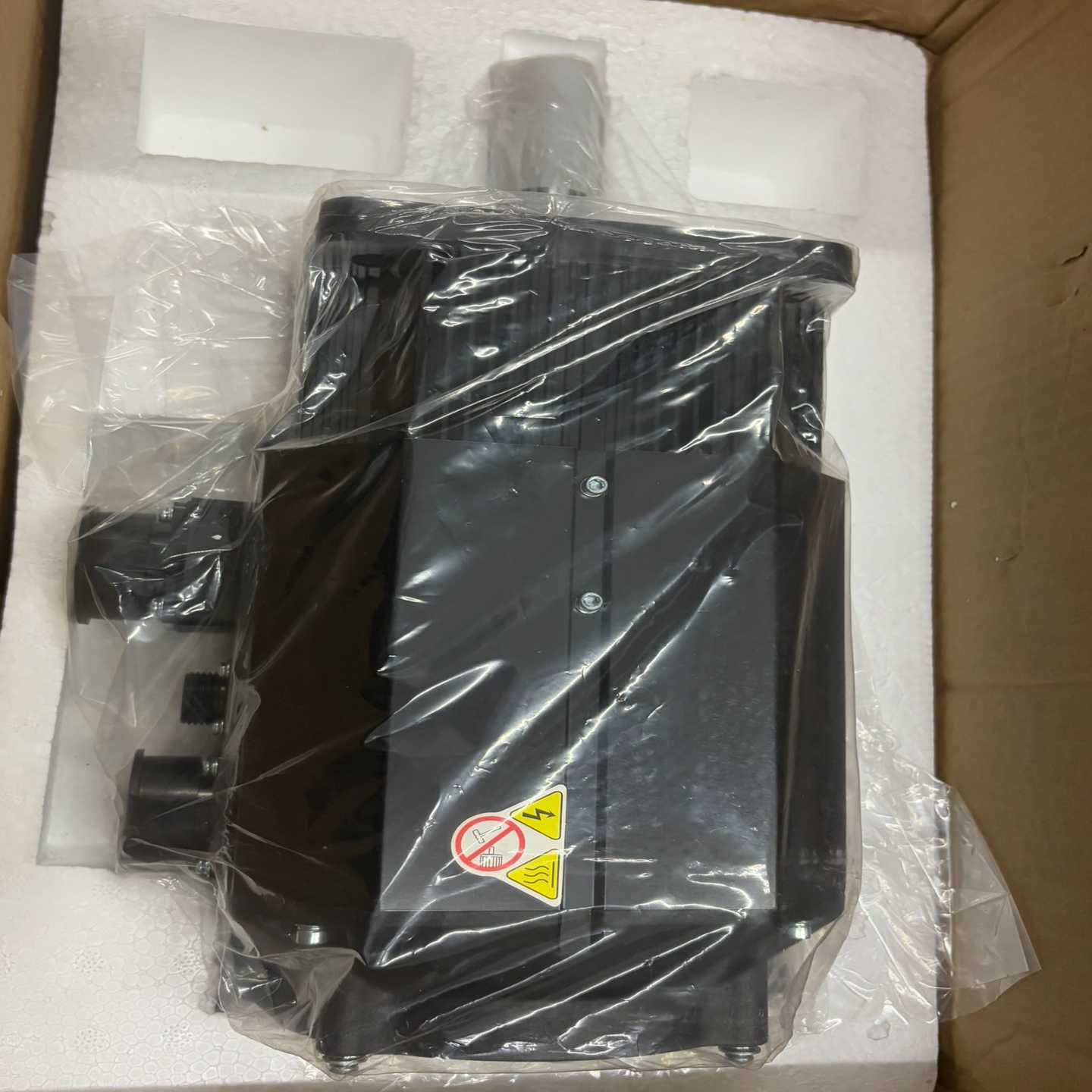 全新2.3KW伺服电机130ST-J207730D19F，-议价