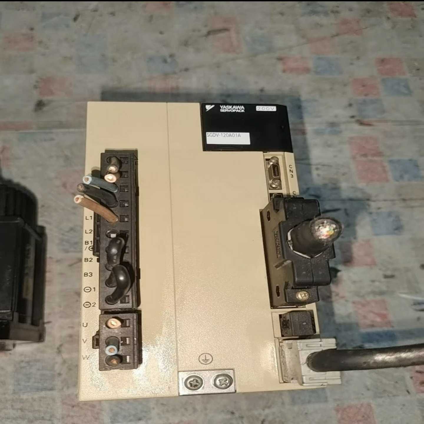 SGDV-120A01A安川伺服驱动器1.5KW实物图询价