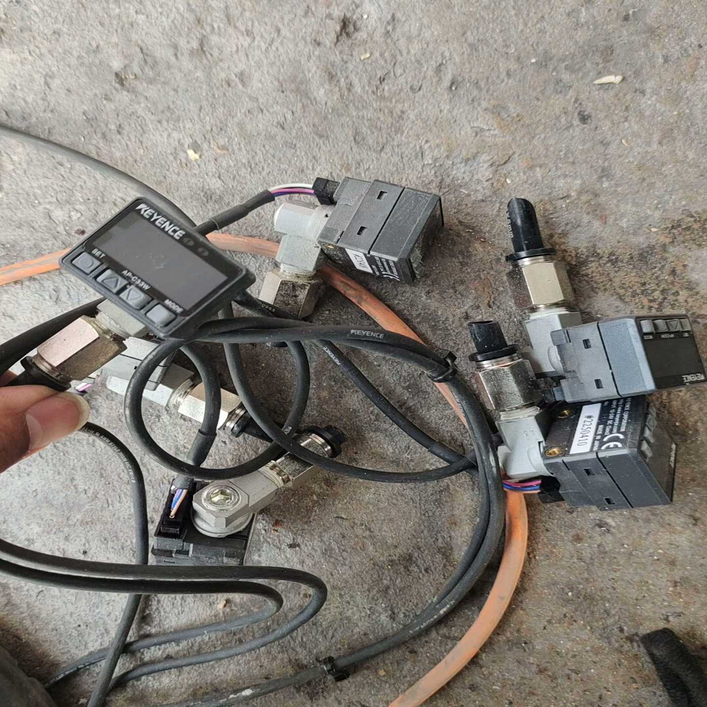 基恩士AP-C33W数显数字压力传感器，功能，实物如图，询价