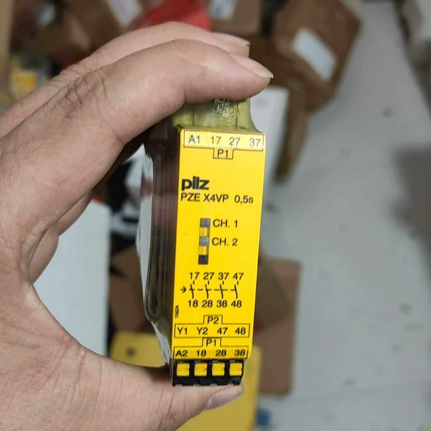 皮尔兹PiIZ安全继电器PZEX4VPC0.5订货号（零零电子）
