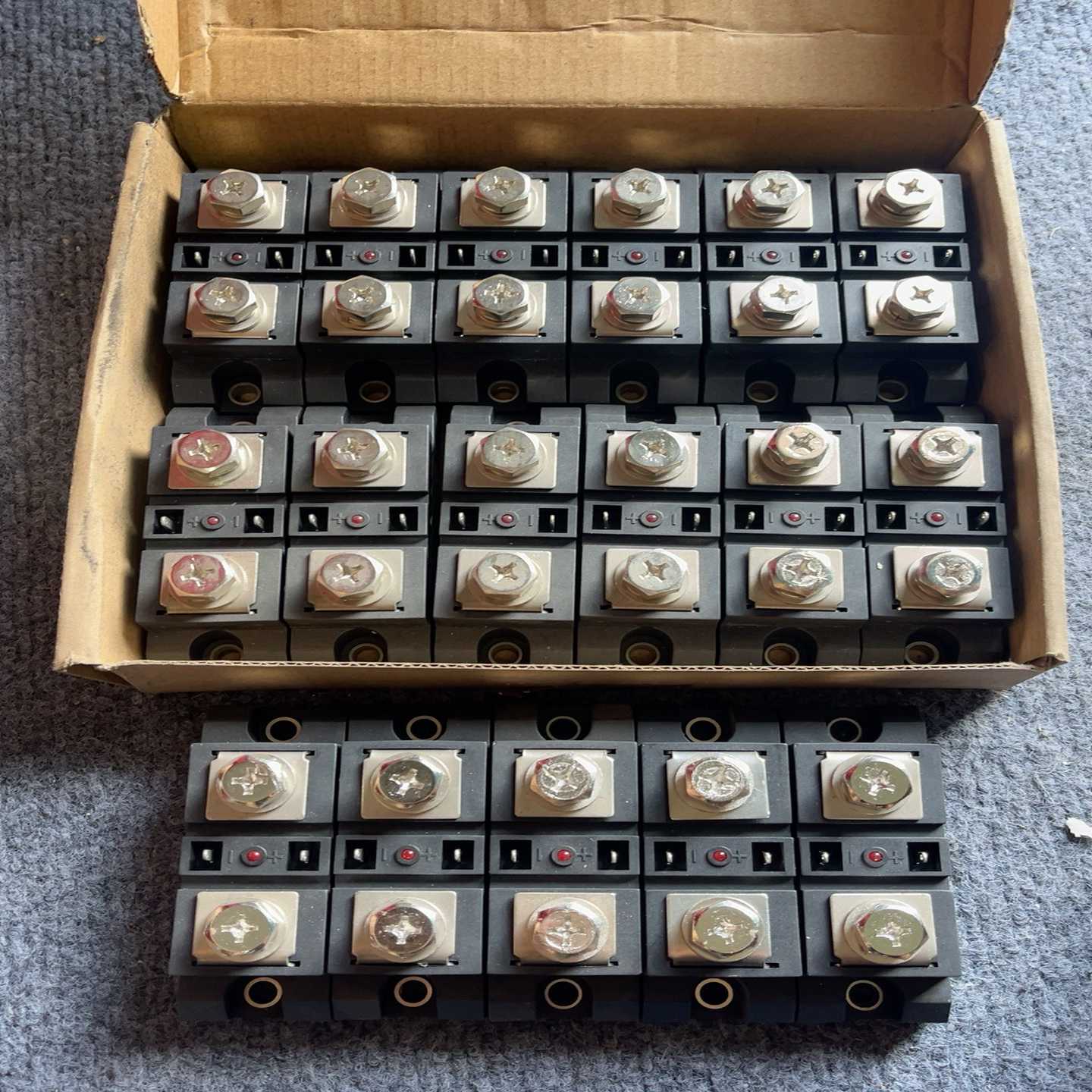 17台全新固态继电器HA3300Z，DC4-12VAC3--议价商品