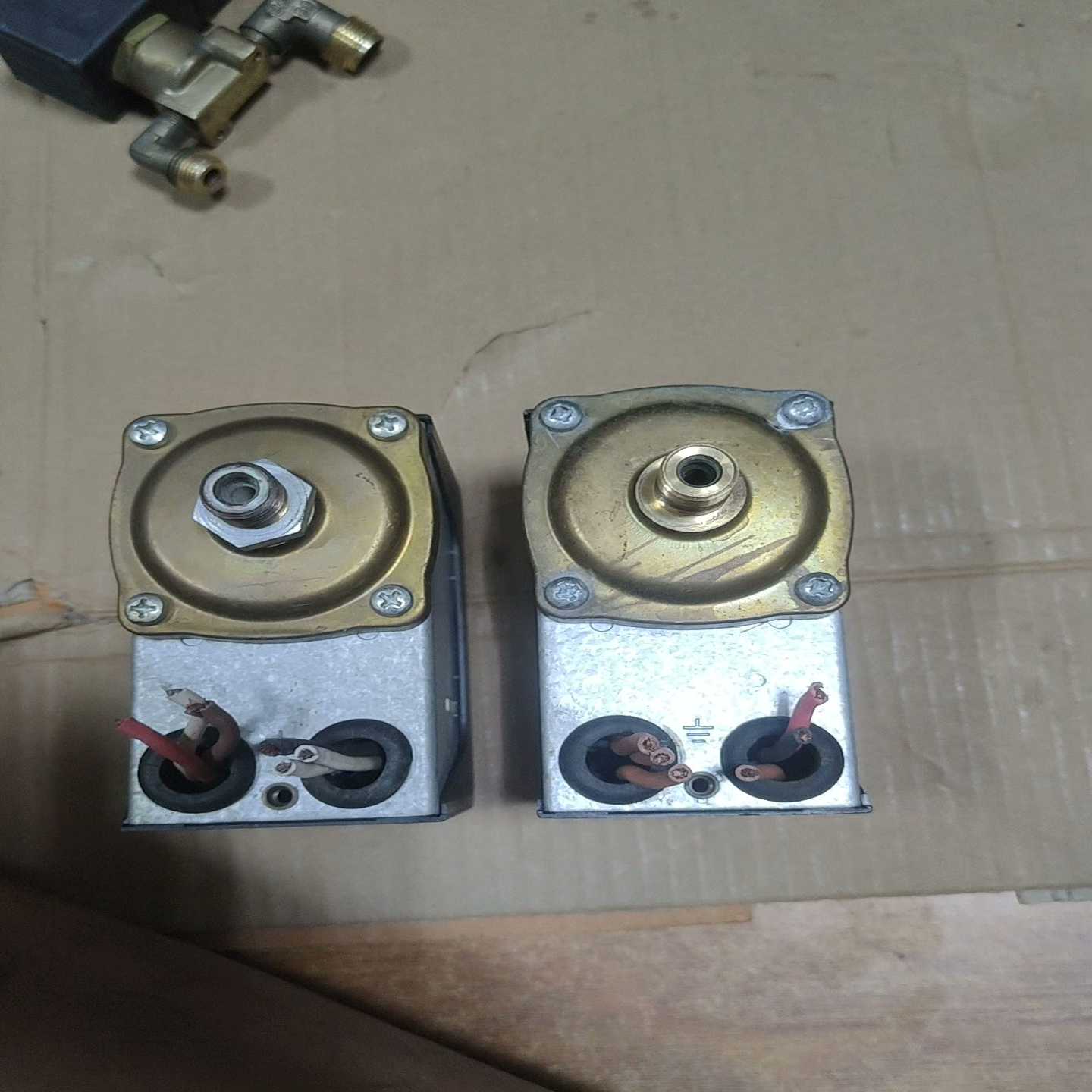 询价~半自动压力开关，NUOVA APPIA 2件180一个包