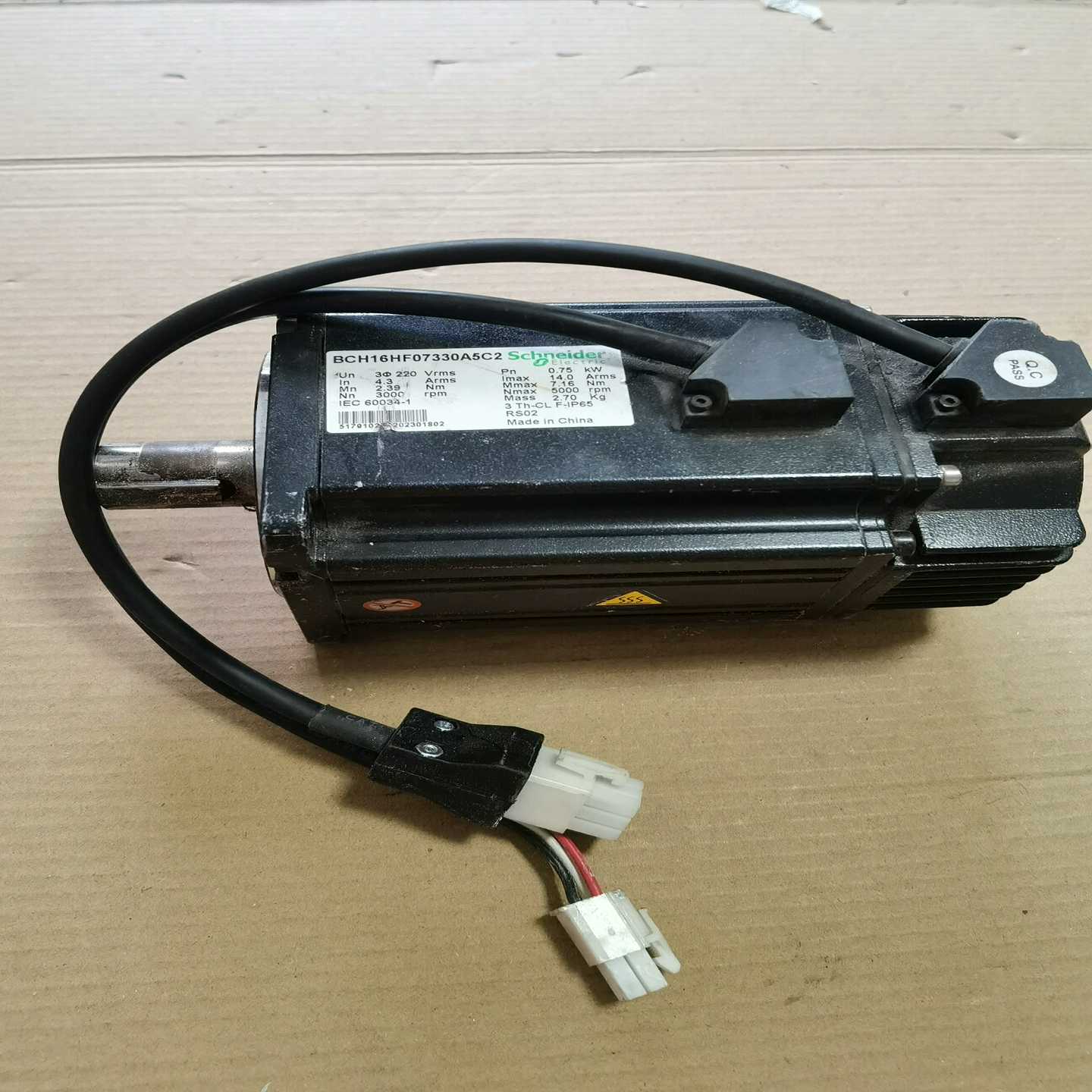 询价施耐德750w伺服电机BCH16HF07330a5c2